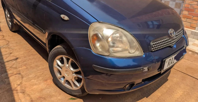 toyota-yaris-big-0