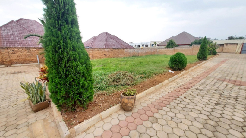 kigali-unfurnished-house-for-rent-in-kicukiro-big-0