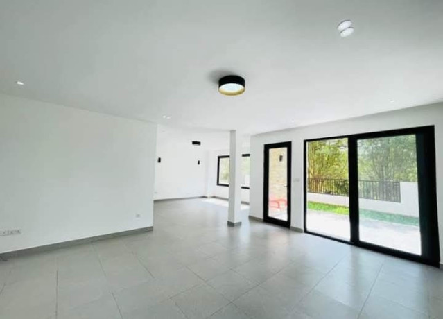 nice-unfurnished-house-for-rent-in-good-neighborhood-big-0