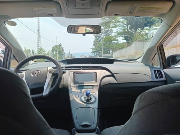 toyota-prius-big-3
