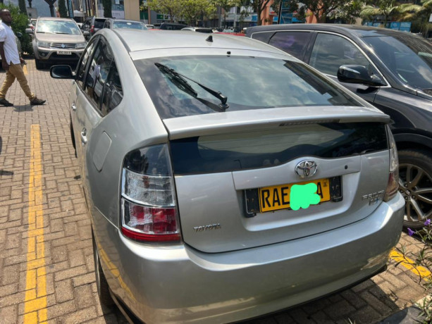 toyota-prius-big-4