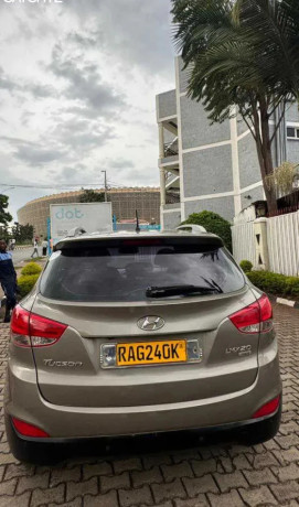 hyundai-tucson-automatic-for-sale-big-0