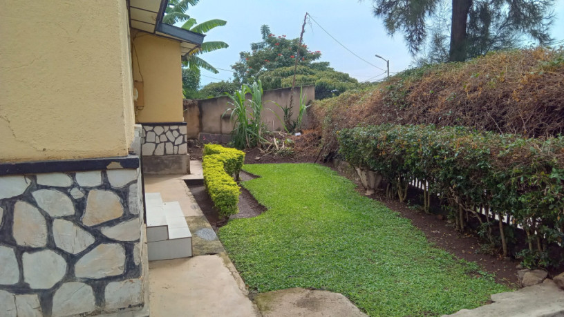 kigali-land-with-an-old-house-for-sale-in-remera-rukiri-big-0
