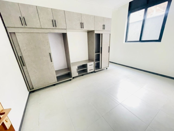 kigali-great-hotel-unfurnished-house-for-rent-in-kiyovu-big-1