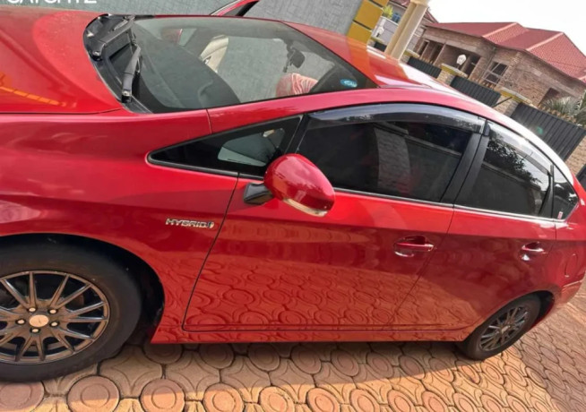toyota-prius-big-3
