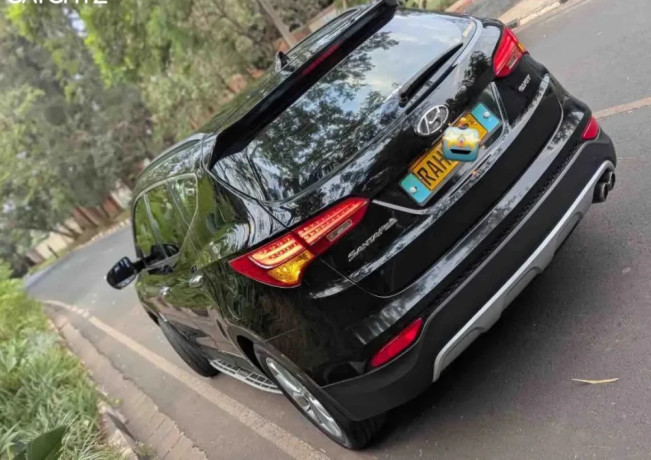 hyundai-santa-fe-2013-for-sale-big-2