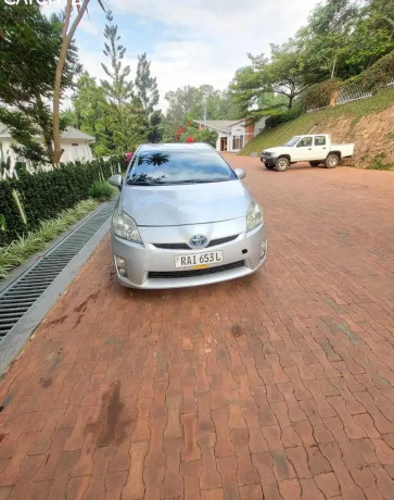 toyota-prius-automatic-hybrid-idahinduye-igurishwa-big-0
