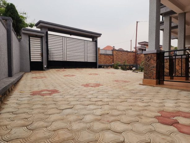 42-kanombe-very-nice-and-beautiful-unfurnished-house-for-rent-callwhatsapp-big-3