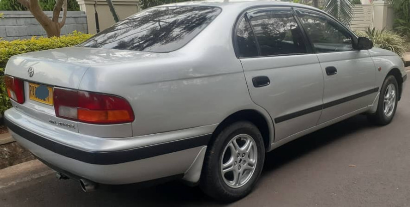 toyota-carina-e-big-1