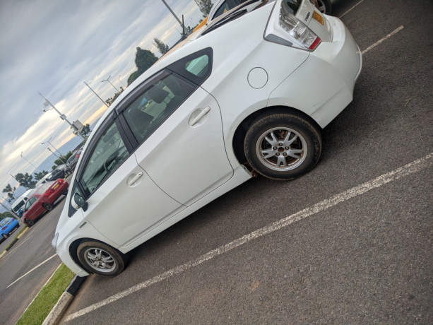 toyota-prius-hybrid-available-for-rent-big-1