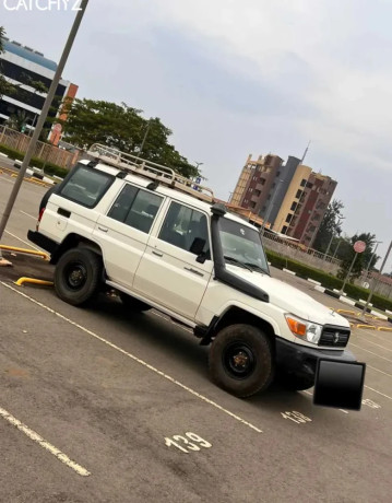toyota-land-cruiser-big-0