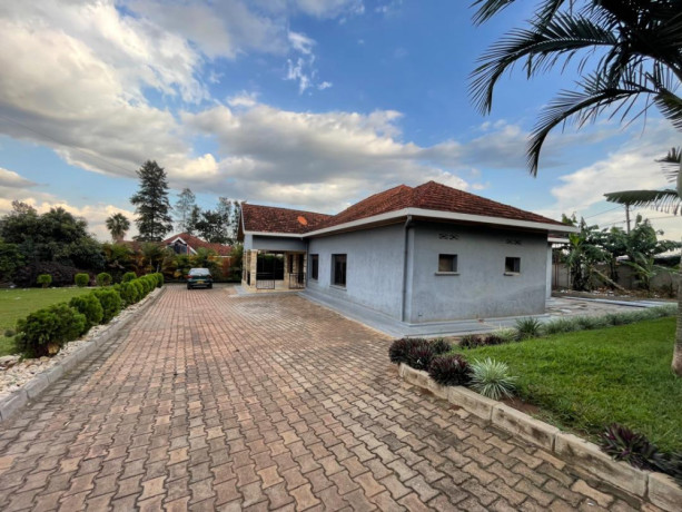 very-nice-house-with-huge-plot-house-for-sale-in-kicukiro-niboyi-on-tarmac-road-big-10