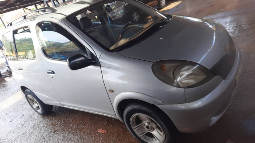 toyota-yaris-big-1