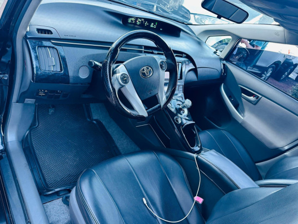 toyota-prius-hybrid-sold-out-big-2