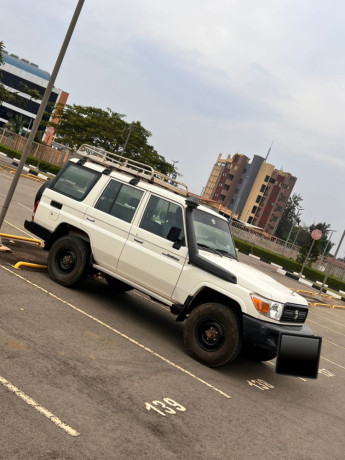 toyota-land-cruiser-big-1