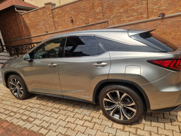 lexus-hybrid-big-2