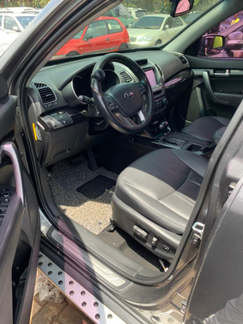 bs-14-kia-sorento-2013-grey-for-sale-clean-and-well-maintained-kia-sorento-jeep-for-sale-big-4
