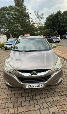 hyundai-tucson-automatic-for-sale-big-3