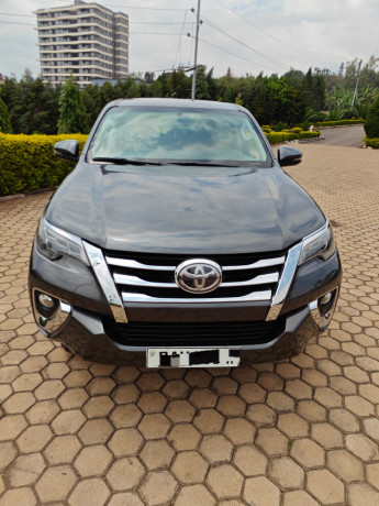 toyota-fortuner-big-1