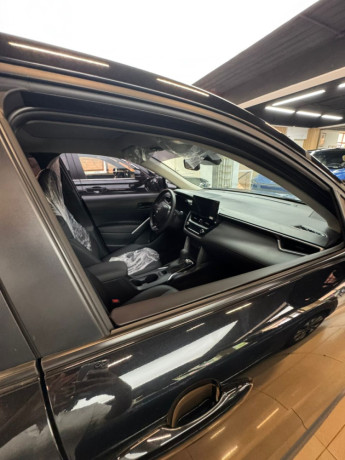 toyota-corolla-hybrid-2025-black-sedan-for-sale-big-5