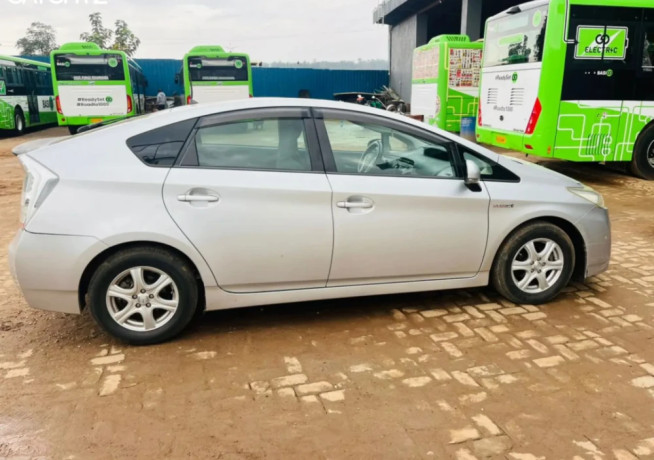 toyota-prius-hybrid-automatic-for-sale-big-2