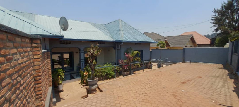 kigali-unfurnished-house-for-rent-in-niboyi-saint-joseph-big-0