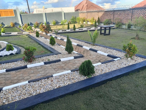 big-house-for-sale-at-busanza-big-3