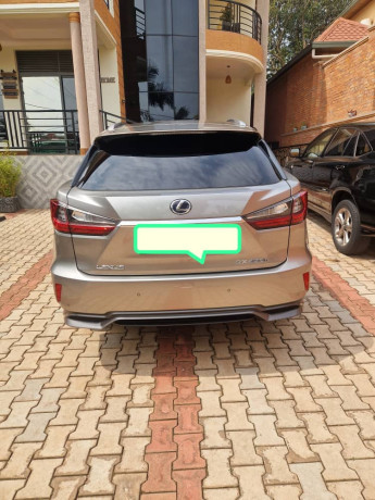 lexus-hybrid-big-0