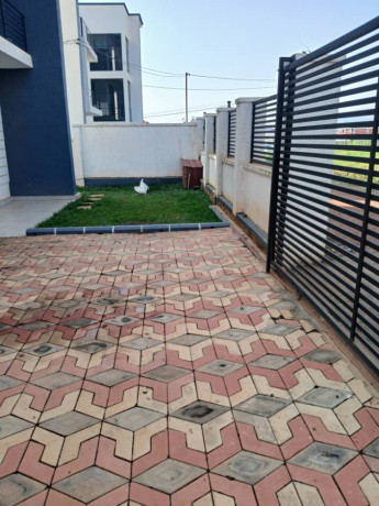 bland-new-family-villa-available-for-rent-in-nyarutarama-kigali-big-4