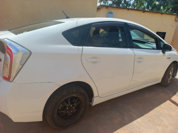 toyota-prius-big-1