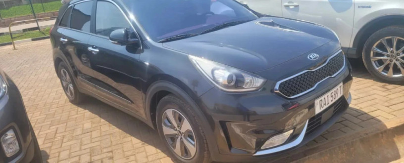 kia-niro-hybrid-big-3