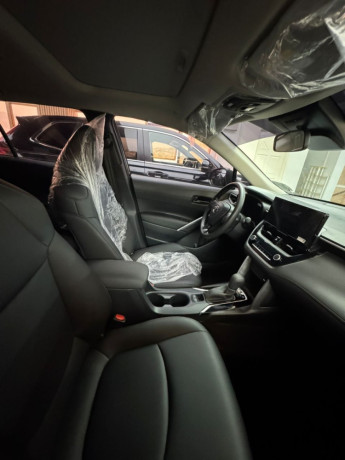 toyota-corolla-hybrid-2025-black-sedan-for-sale-big-4