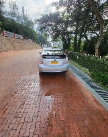 toyota-prius-automatic-hybrid-idahinduye-igurishwa-big-2