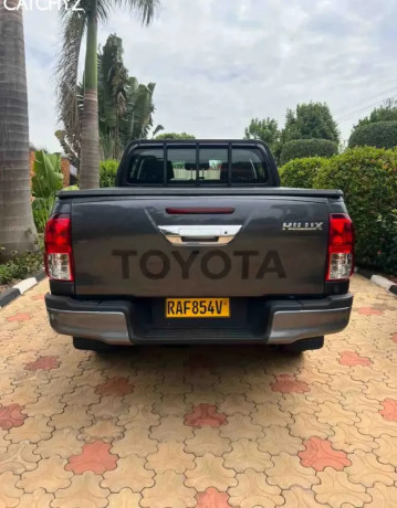 toyota-hilux-revo-manual-2021-for-sale-big-3