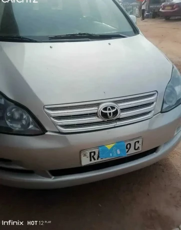 toyota-avensis-big-2