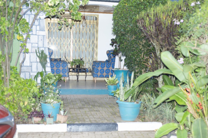 db-184b-gacuriro-gacuriro-well-furnished-house-for-rent-with-shared-swimming-pool-in-kigali-rwanda-big-6