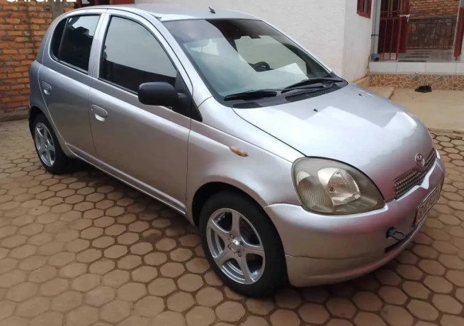 toyota-yaris-big-0