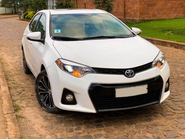 toyota-corolla-big-0