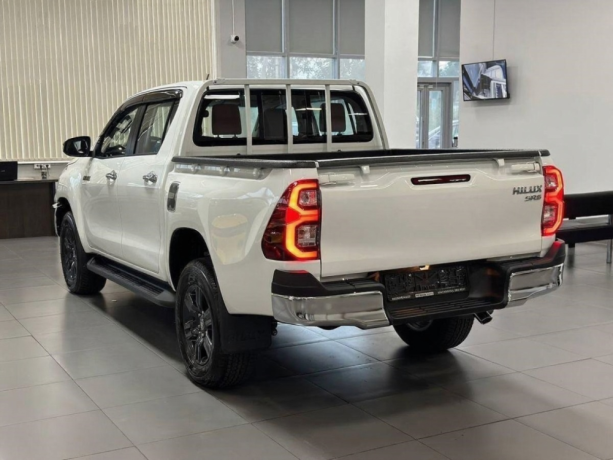 export-all-new-2025-toyota-hilux-sr5-27l-gasoline-big-2