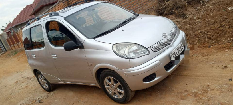 toyota-yaris-big-0
