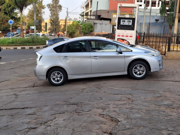 toyota-prius-big-2
