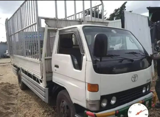 toyota-dina-big-0
