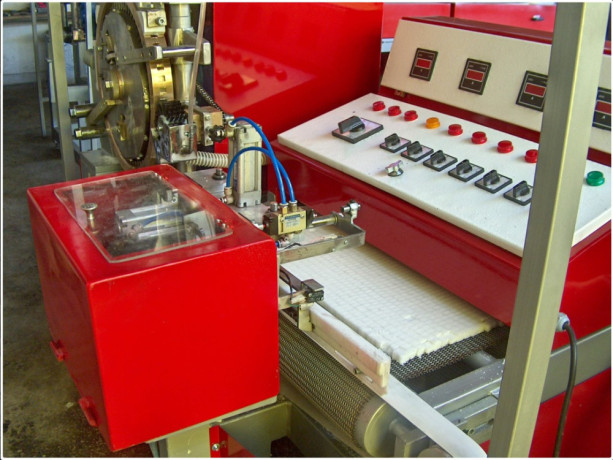 half-automatic-sugar-molding-machine-big-2