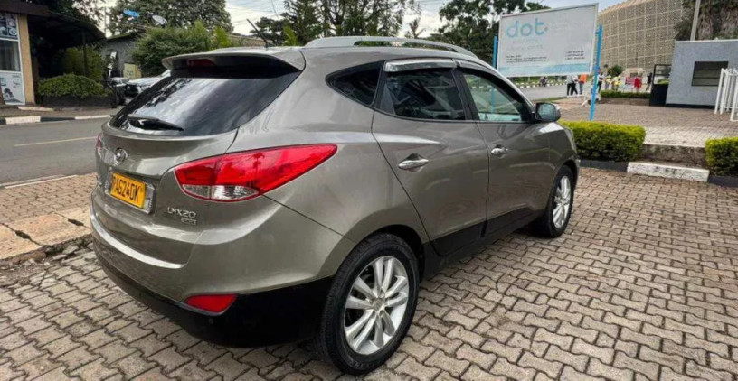 hyundai-tucson-automatic-for-sale-big-1