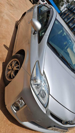toyota-prius-big-0