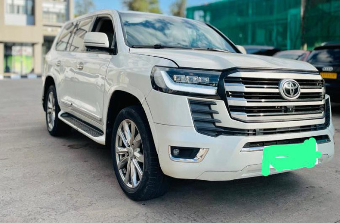 toyota-prado-v8-big-0