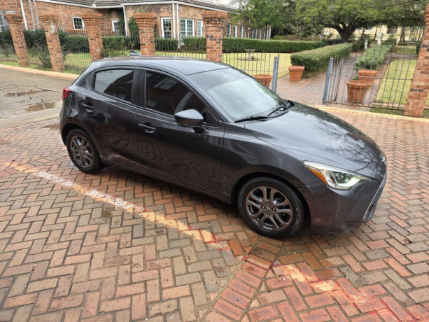used-2020-toyota-yaris-big-1