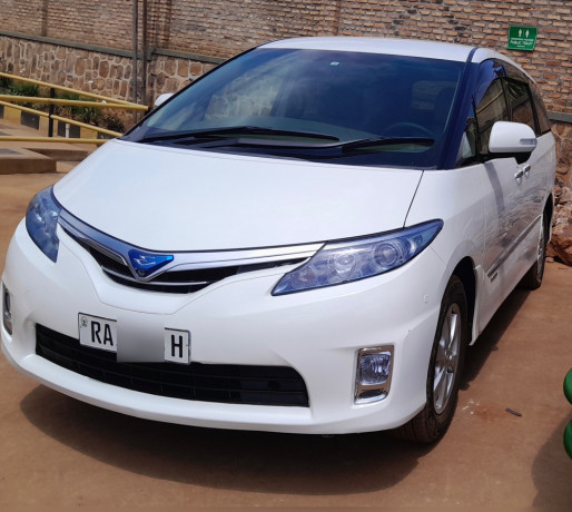 toyota-estima-hybrid-big-2