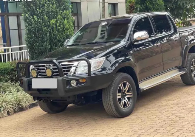 toyota-hilux-vigo-2014-d4d-manual-for-sale-big-2