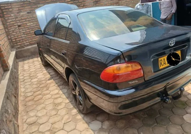 toyota-avensis-big-3